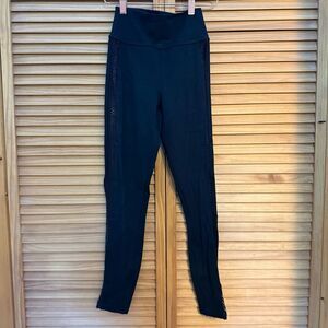 Bombshell Sportswear black Leggings size medium